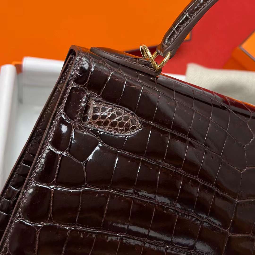 Hermès（爱马仕）Kelly 凯莉包 亮面尼罗鳄鱼皮 Shiny Nilo Crocodile 4A 咖啡色 金扣 28cm 全手工蜡线缝制 Ghw