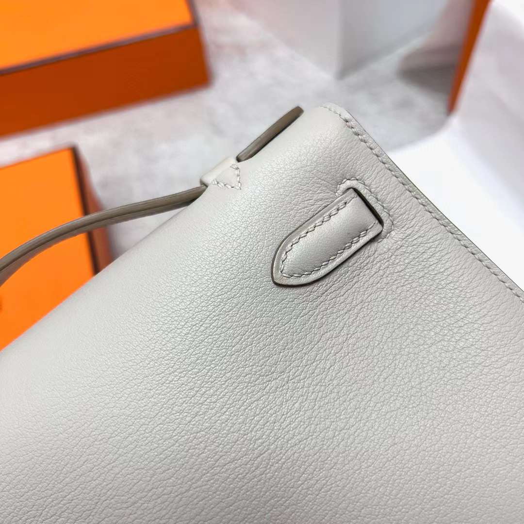 Hermès（爱马仕）Mini Kelly Pochette Swift Ck80 珍珠灰 银扣 22cm 全手工蜡线缝制 Phw