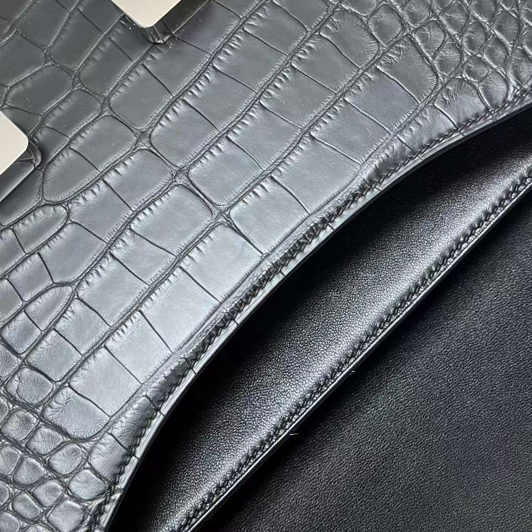 Hermès（爱马仕）Constance 空姐包 雾面美洲鳄鱼皮 Matte Alligator Crocodile Ck89 黑色 银扣 24cm 全手工蜡线缝制 Phw