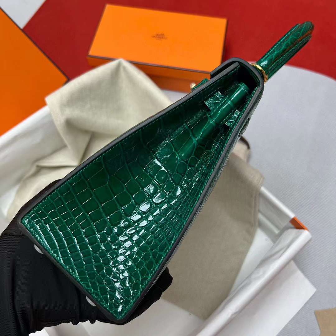 Hermès（爱马仕）Kelly 凯莉包 亮面美洲鳄鱼皮 Shiny Alligator Crocodile 6Q 翡翠绿 金扣 25cm 全手工蜡线缝制 Ghw