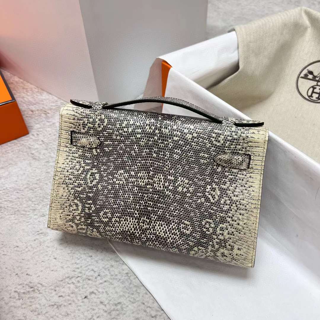 Hermès（爱马仕）Mini Kelly Pochette Lizard 进口蜥蜴皮 01 自然色 金扣 22cm 全手工蜡线缝制 Ghw