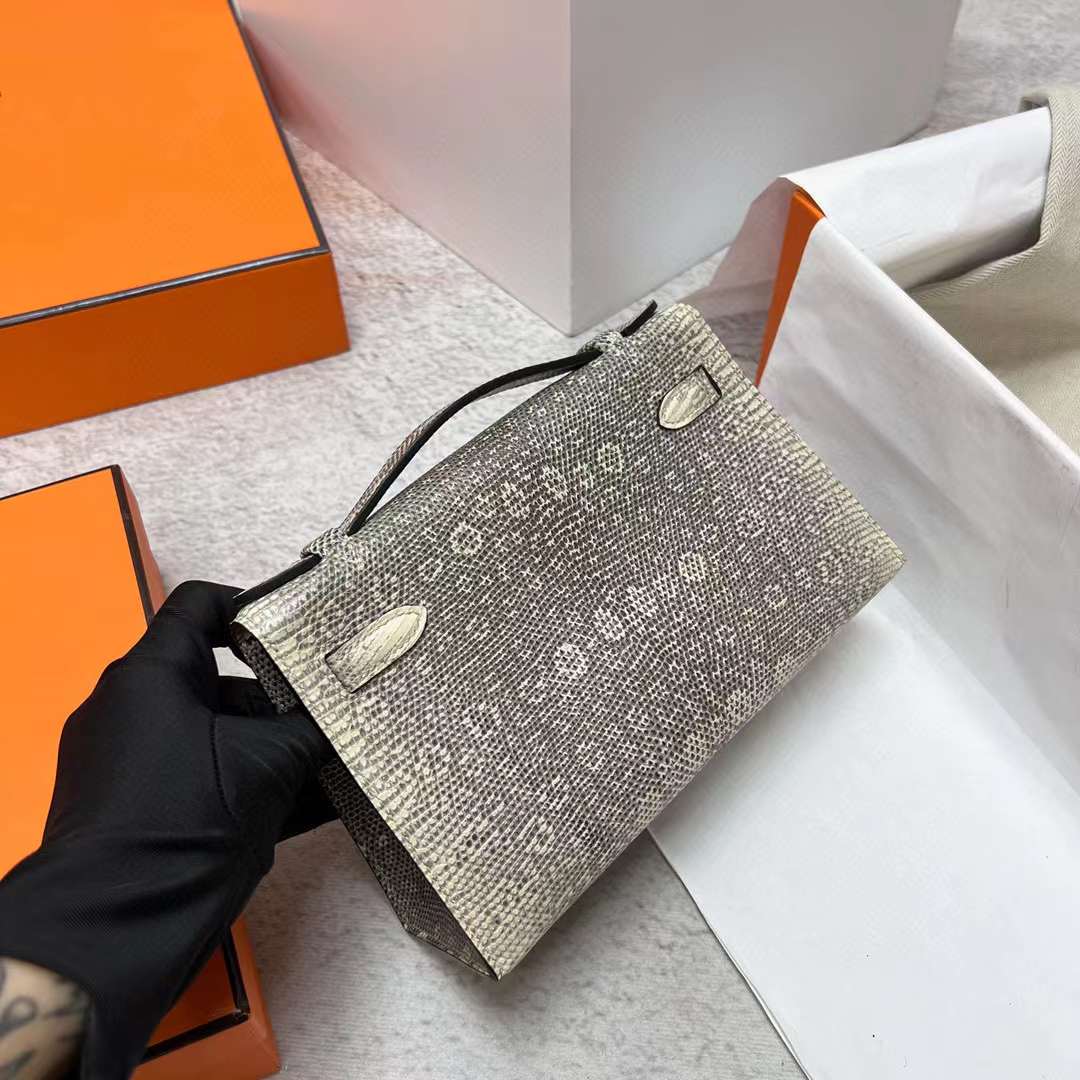 Hermès（爱马仕）Mini Kelly Pochette Lizard 进口蜥蜴皮 01 自然色 银扣 22cm 全手工蜡线缝制 Phw