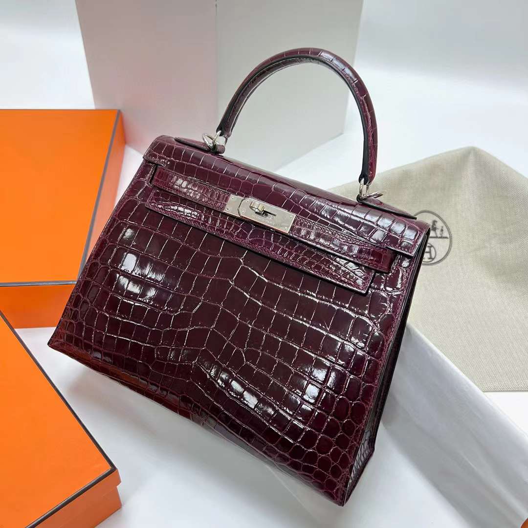 Hermès（爱马仕）Kelly 凯莉包 亮面尼罗鳄鱼皮 Shiny Nilo Crocodile Ck57 波尔多酒红 银扣 28cm 全手工蜡线缝制 Phw
