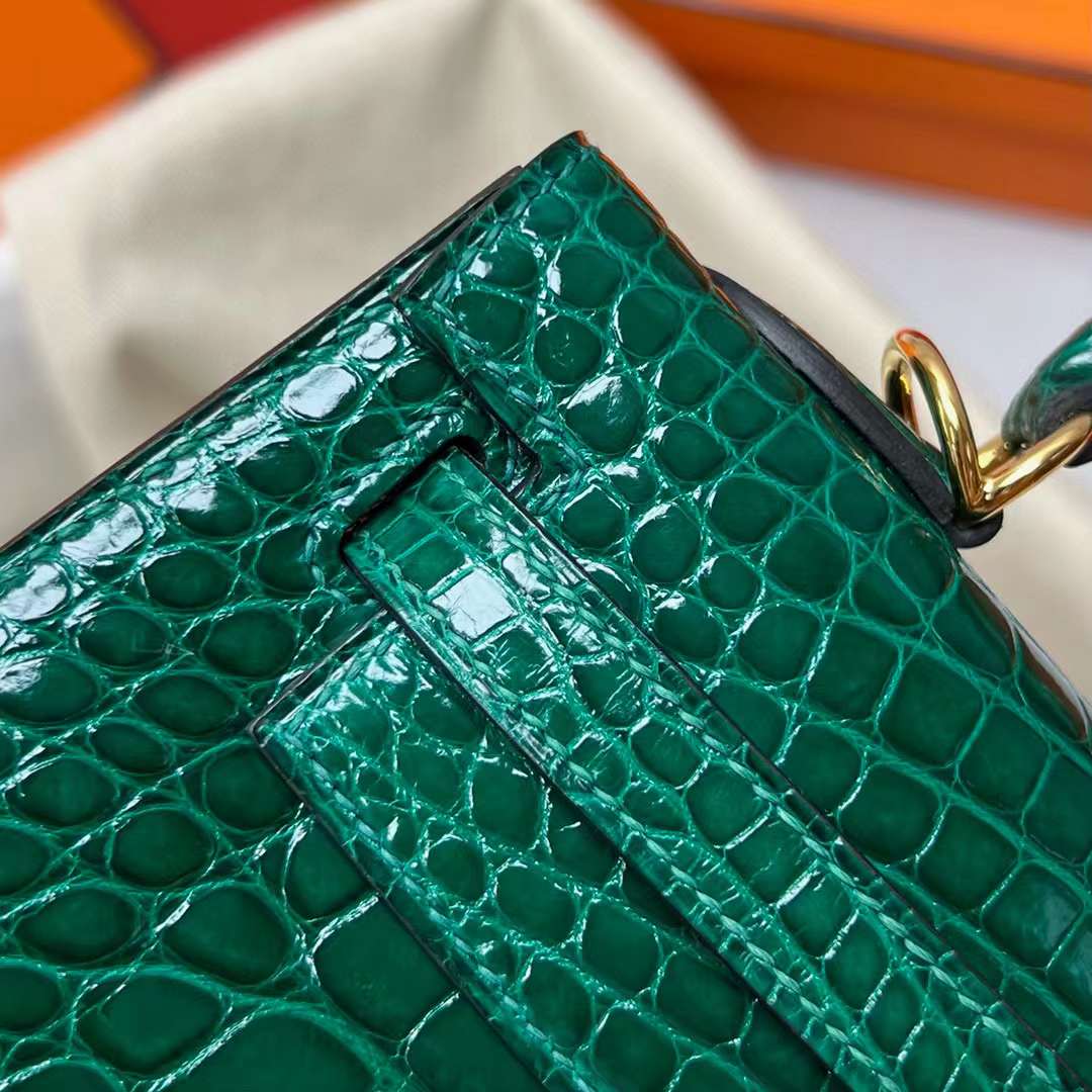 Hermès（爱马仕）Kelly 凯莉包 亮面美洲鳄鱼皮 Shiny Alligator Crocodile 6Q 翡翠绿 金扣 25cm 全手工蜡线缝制 Ghw
