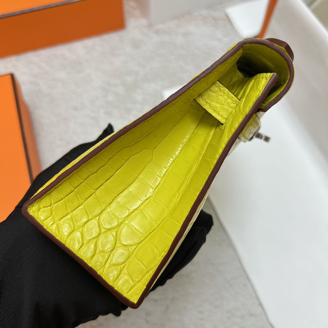 Hermès（爱马仕）Mini pochette Alligator matt 雾面鳄鱼皮 柠檬黄 银扣 PHW 22cm 手拿包