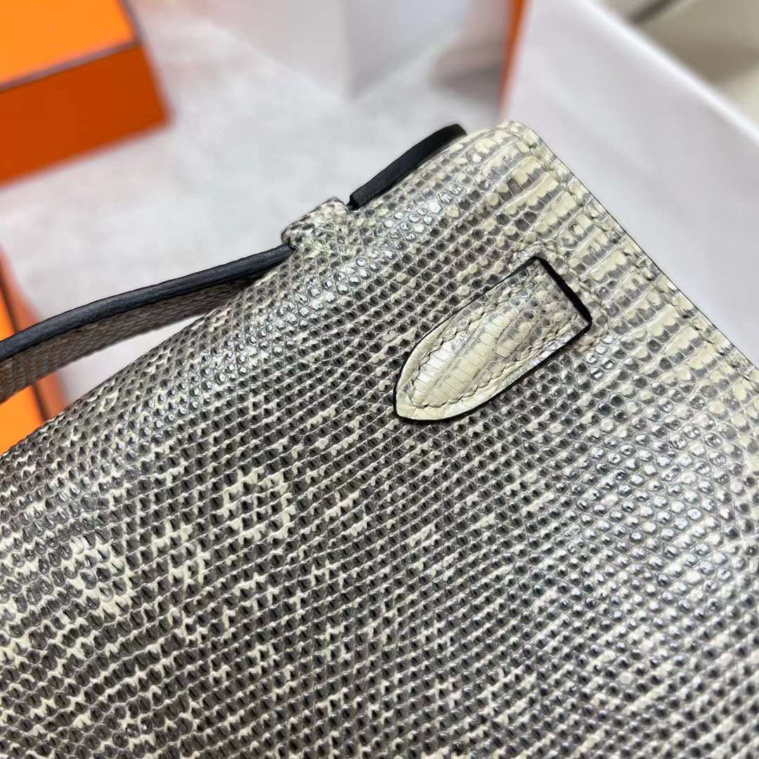 Hermès（爱马仕）Mini Kelly Pochette Lizard 进口蜥蜴皮 01 自然色 银扣 22cm 全手工蜡线缝制 Phw