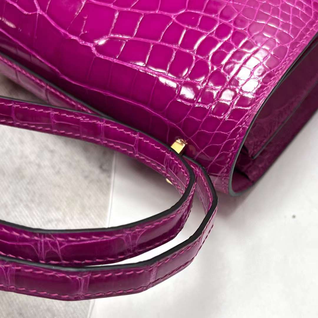 Hermès（爱马仕）Constance 空姐包 亮面美洲鳄鱼 J5 天方夜谭粉紫 金扣 19cm 全手工蜡线缝制 Ghw