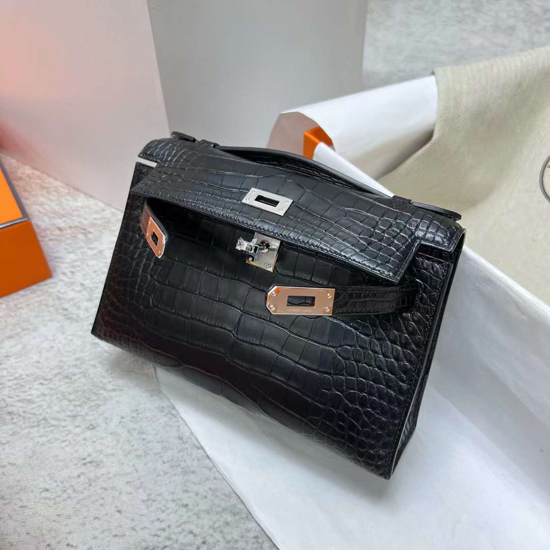 Hermès（爱马仕）Mini Kelly Pochette 雾面美洲鳄鱼 Ck89 黑色 银扣 22cm 全手工蜡线缝制 Phw