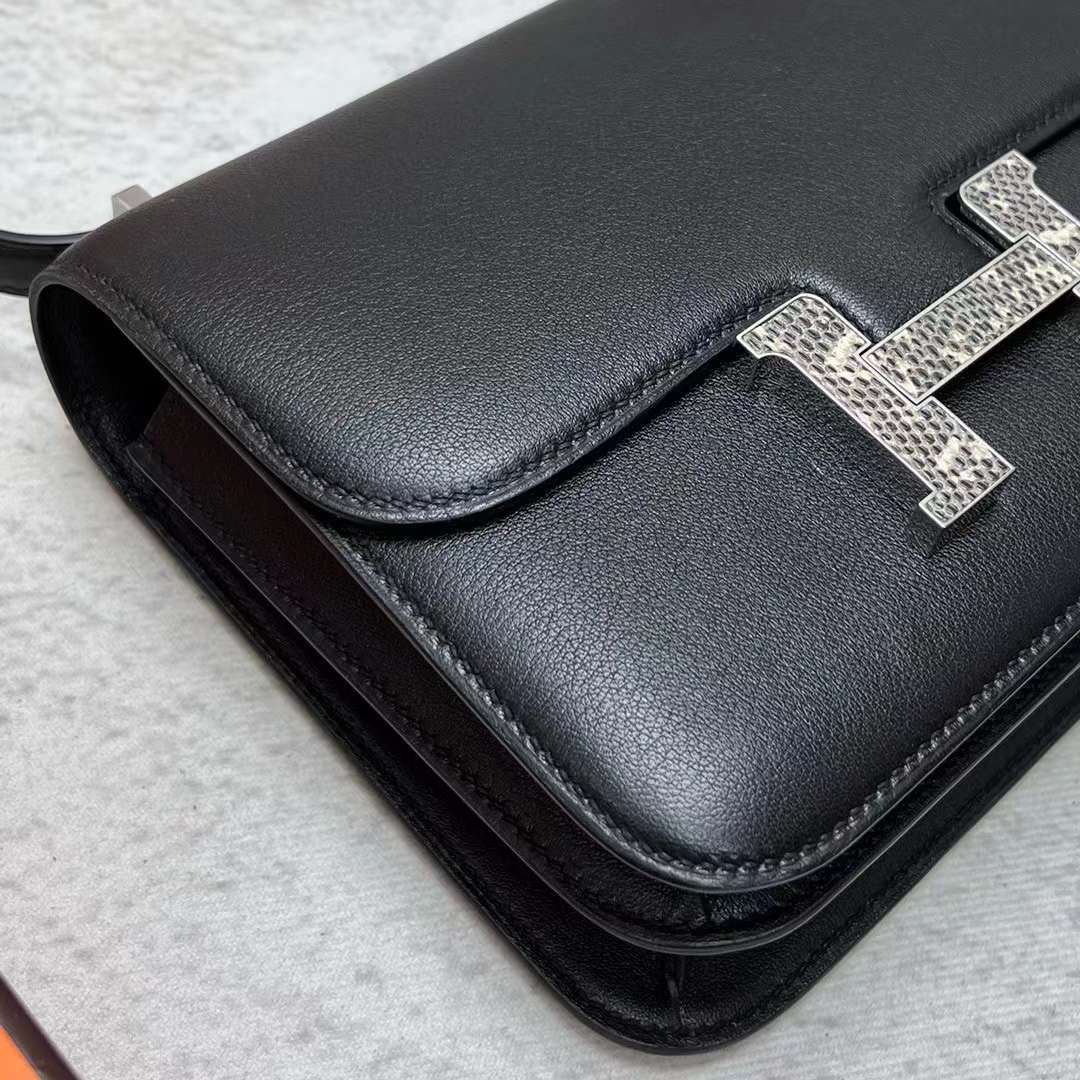 Hermès（爱马仕）Constance 空姐包 Swift Ck89 黑色 蜥蜴扣 19cm 全手工蜡线缝制 Phw