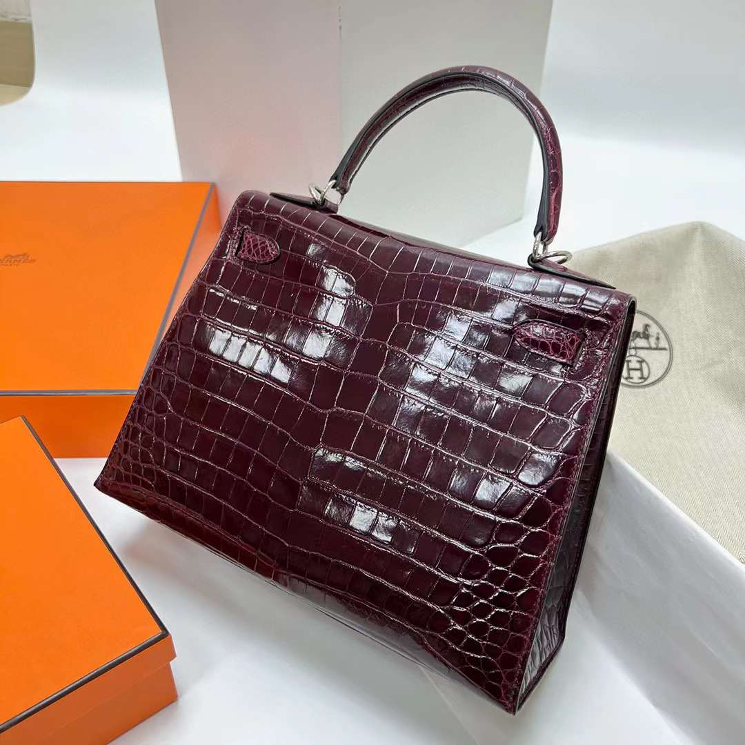 Hermès（爱马仕）Kelly 凯莉包 亮面尼罗鳄鱼皮 Shiny Nilo Crocodile Ck57 波尔多酒红 银扣 28cm 全手工蜡线缝制 Phw