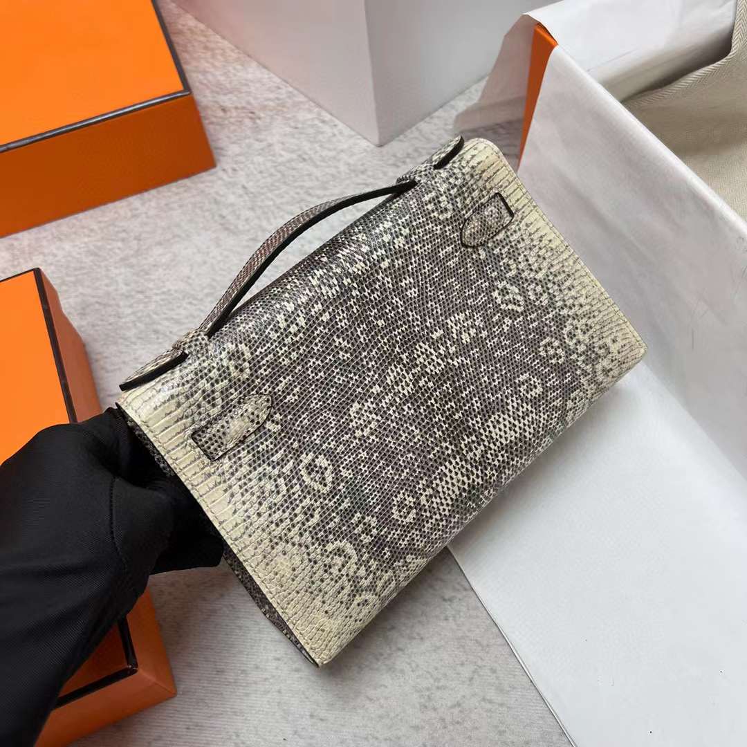 Hermès（爱马仕）Mini Kelly Pochette Lizard 进口蜥蜴皮 01 自然色 金扣 22cm 全手工蜡线缝制 Ghw