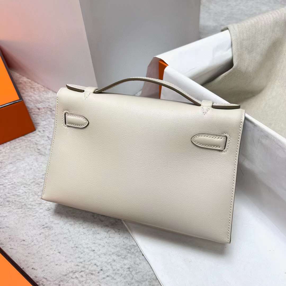 Hermès（爱马仕）Mini Kelly Pochette Swift Ck10 奶昔白 银扣 22cm 全手工蜡线缝制 Phw