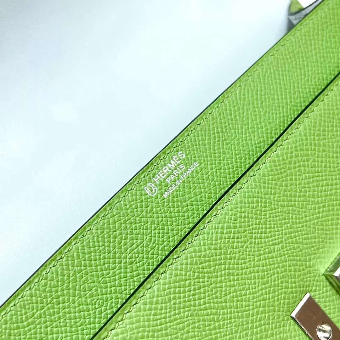 Hermès（爱马仕）Verrou 机枪包 Epsom i3 牛油果绿 内拼 T0 雾蓝色 银扣 21cm 全手工蜡线缝制 Phw