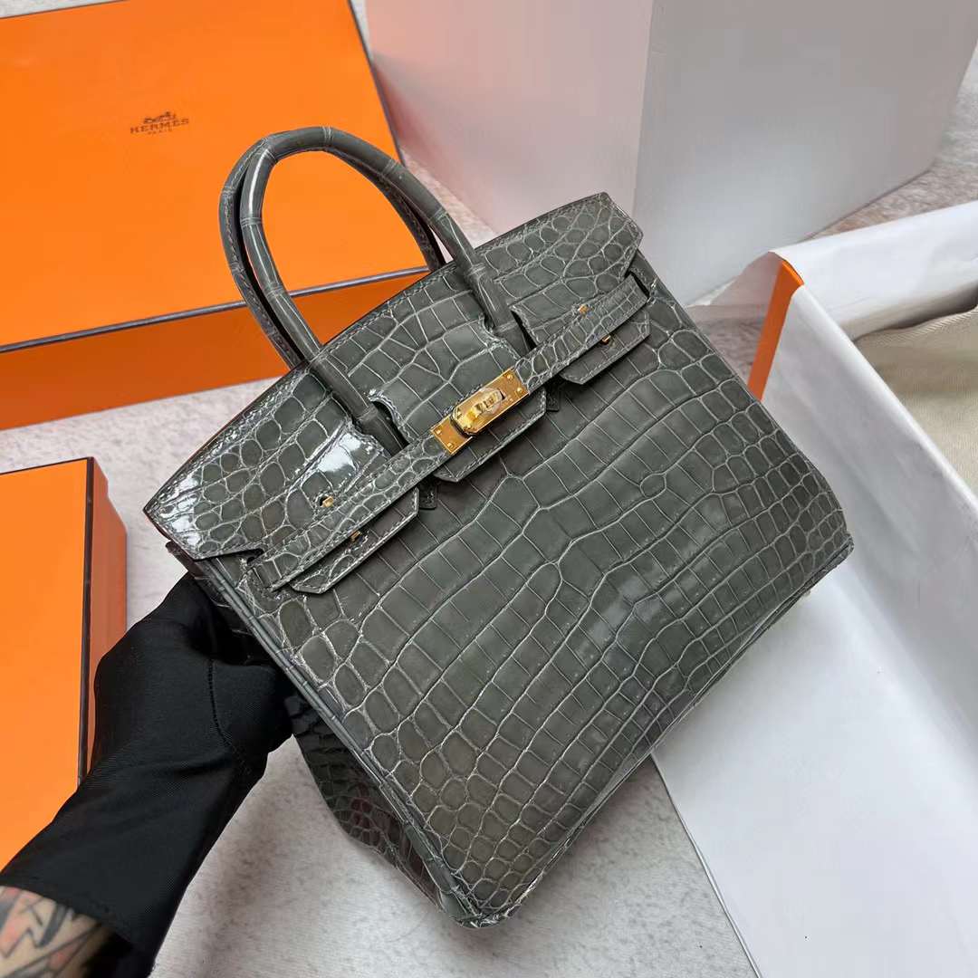 Hermès（爱马仕）Birkin 铂金包 亮面尼罗鳄鱼 Shiny Nilo Crocodile 8F 锡器灰 金扣 25cm 全手工蜡线缝制 Ghw