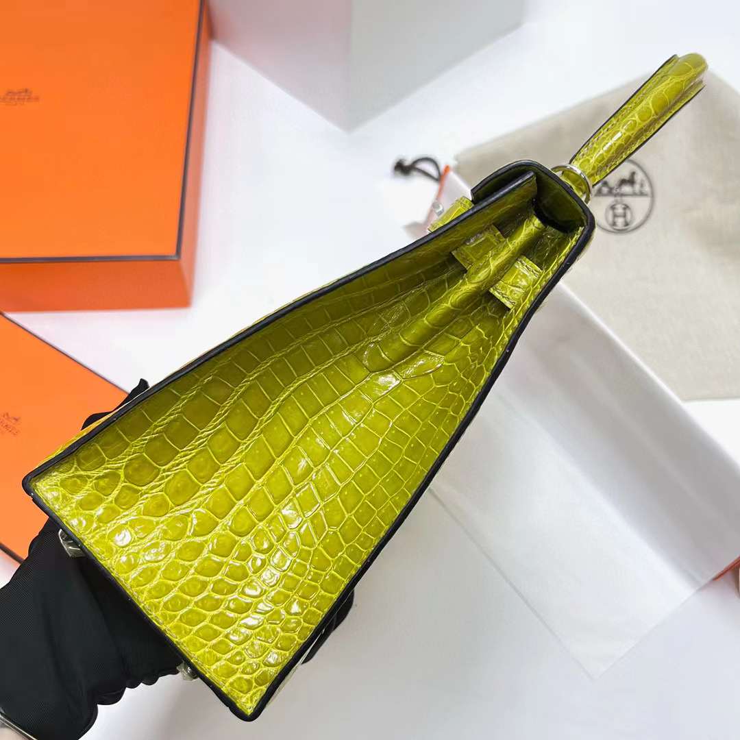 Hermès（爱马仕）Kelly 凯莉包 亮面倒v澳洲湾鳄 Shiny Porosus Crocodile 6W 奇异果绿 银扣 28cm 全手工蜡线缝制 Phw