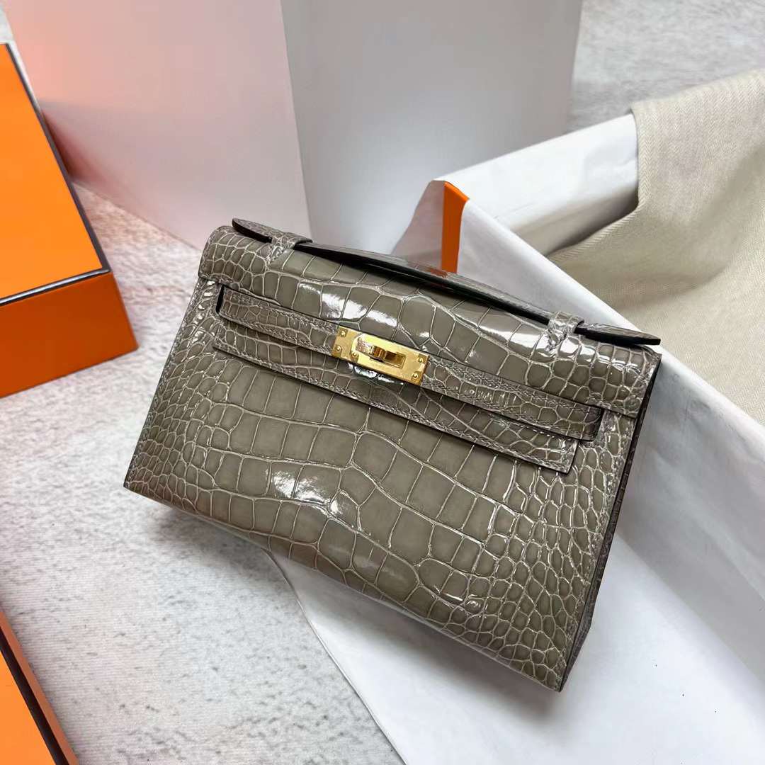 Hermès（爱马仕）Mini Kelly Pochette 亮面美洲鳄鱼皮 Ck81 斑鸠灰 金扣 22cm 全手工蜡线缝制 Ghw