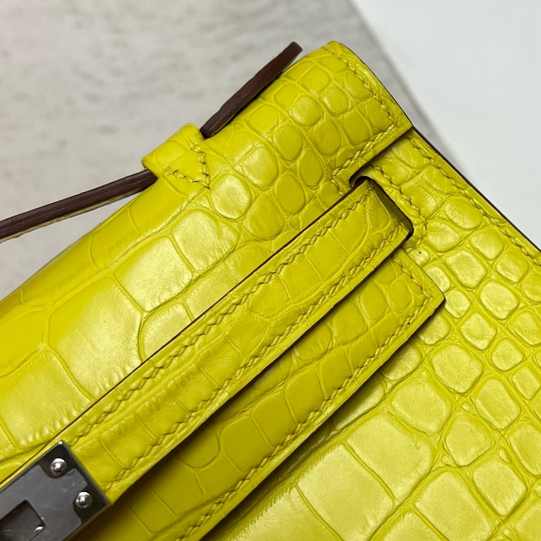 Hermès（爱马仕）Mini pochette Alligator matt 雾面鳄鱼皮 柠檬黄 银扣 PHW 22cm 手拿包