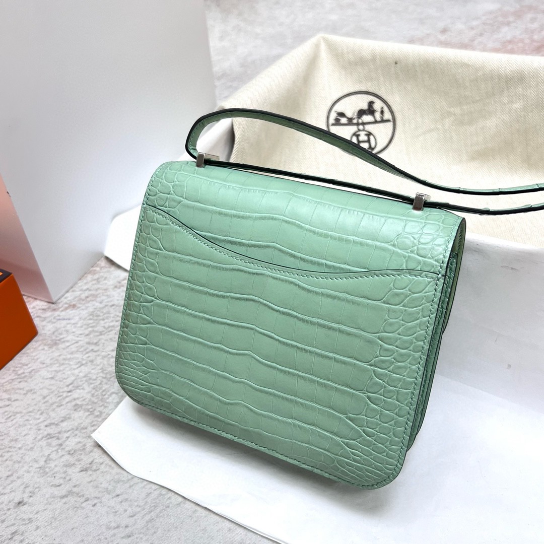 Hermès（爱马仕）Constance 空姐包 Alligator matt 雾面鳄鱼皮 6U 薄荷绿 银扣 PHW 18cm 顶级手缝