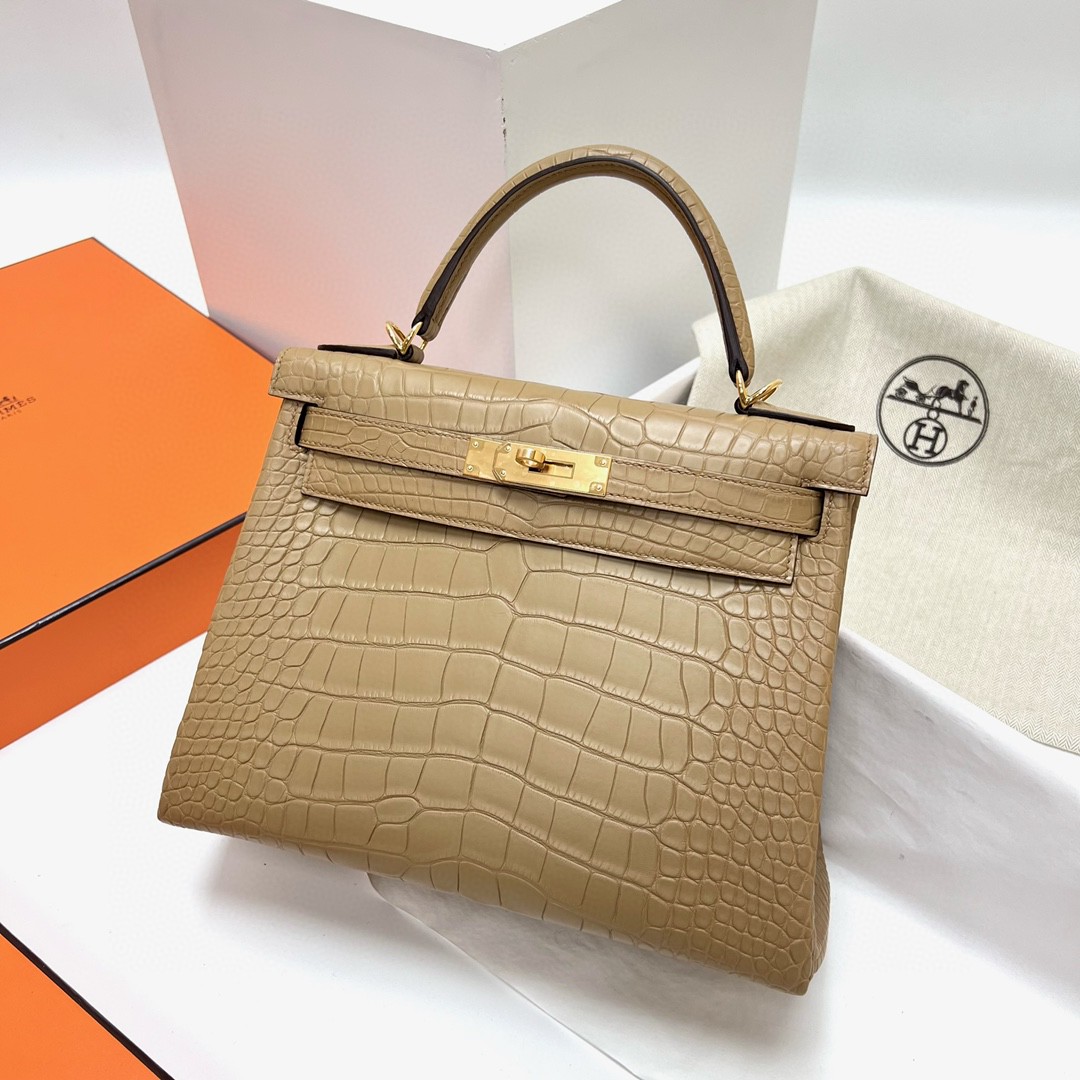 Hermès（爱马仕）Kelly 凯莉包 Alligator matt 雾面鳄鱼皮 0M Chai 奶茶色 金扣 Ghw 28cm 顶级手缝