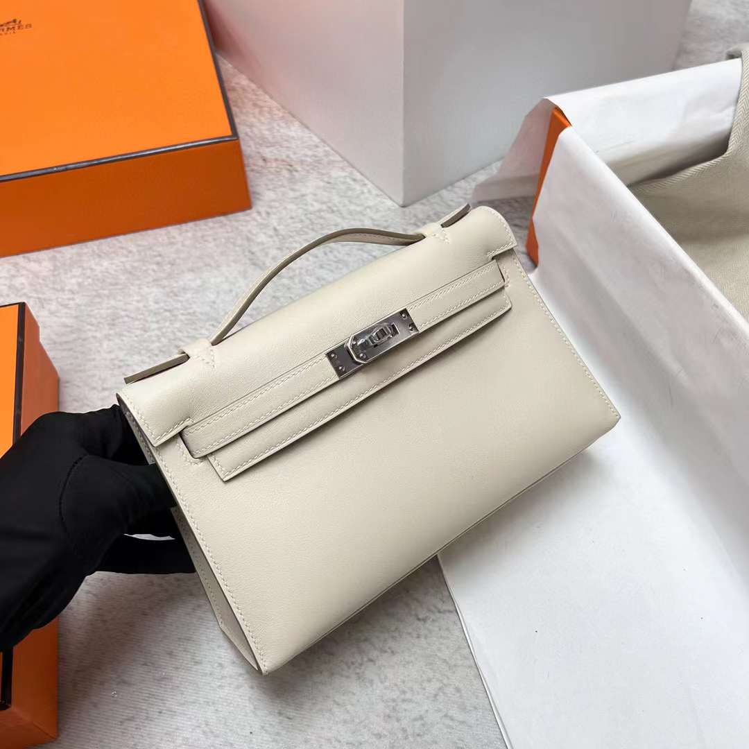 Hermès（爱马仕）Mini Kelly Pochette Swift Ck10 奶昔白 银扣 22cm 全手工蜡线缝制 Phw