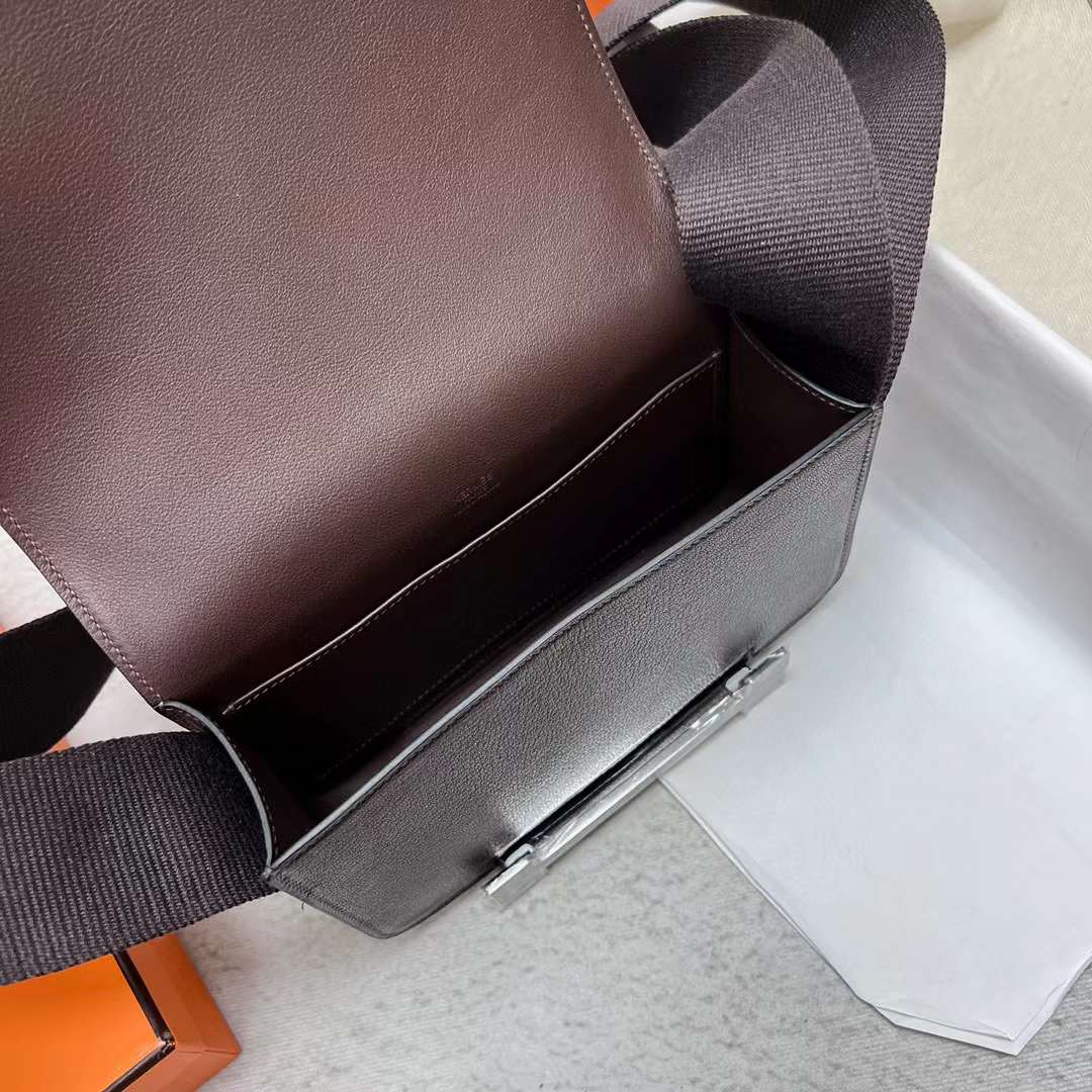Hermès（爱马仕）Geta 木屐包 Chevre 进口山羊皮 0G 马鞍红 银扣 20cm 全手工蜡线缝制 Phw