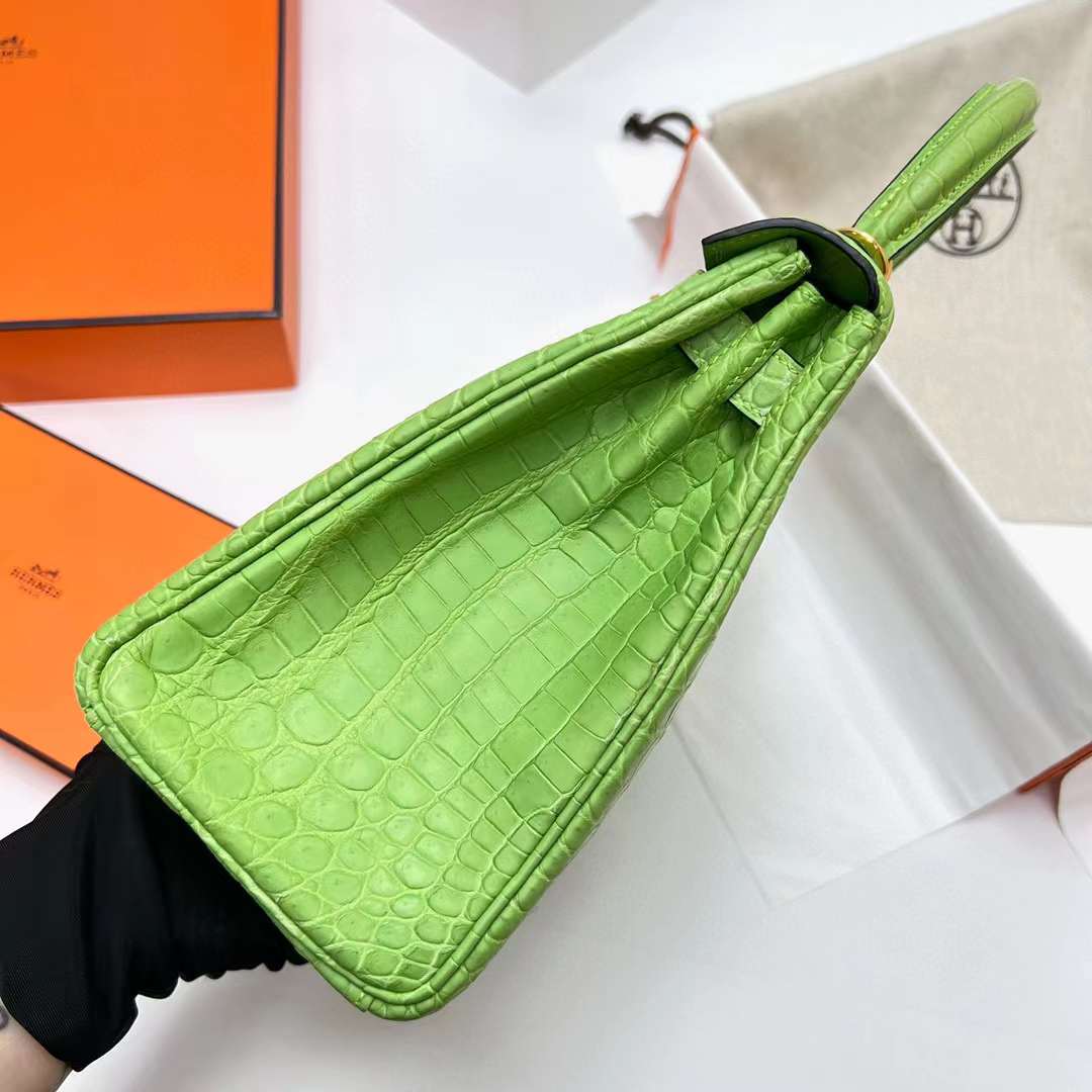 Hermès（爱马仕）Kelly 凯莉包 雾面尼罗鳄鱼 Matte Nilo Crocodile 苹果绿 金扣 28cm 全手工蜡线缝制 Ghw