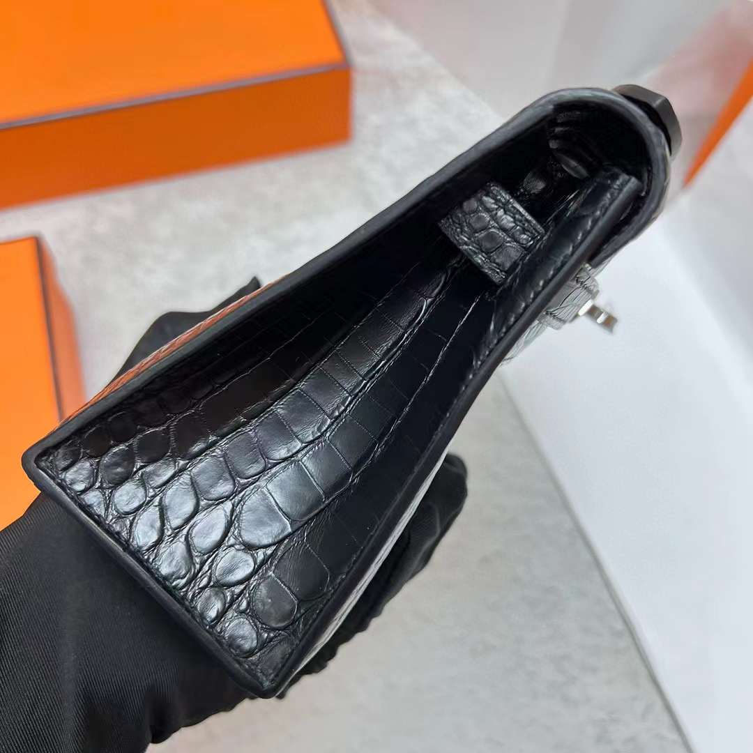 Hermès（爱马仕）Mini Kelly Pochette 雾面美洲鳄鱼 Ck89 黑色 银扣 22cm 全手工蜡线缝制 Phw