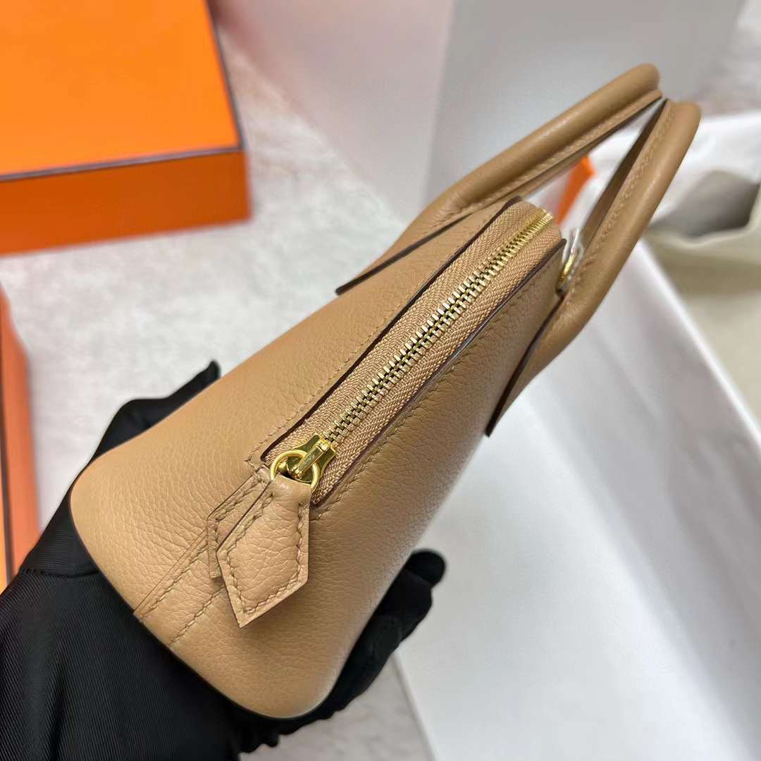 Hermès（爱马仕）Mini Bolide 迷你保龄球包 Evercolor 0M 奶茶色 金扣 19cm 全手工蜡线缝制 Ghw