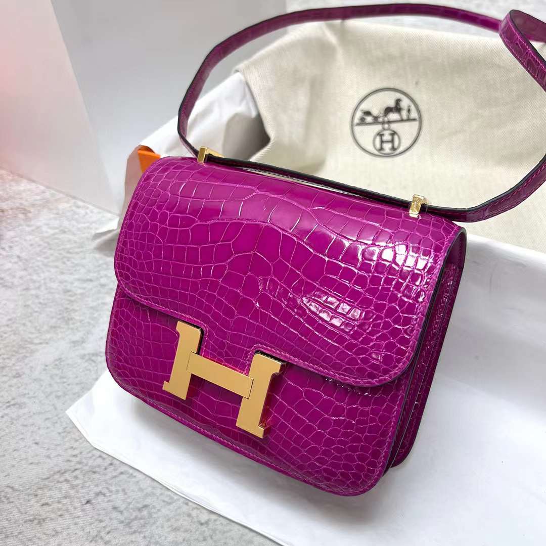 Hermès（爱马仕）Constance 空姐包 亮面美洲鳄鱼 J5 天方夜谭粉紫 金扣 19cm 全手工蜡线缝制 Ghw