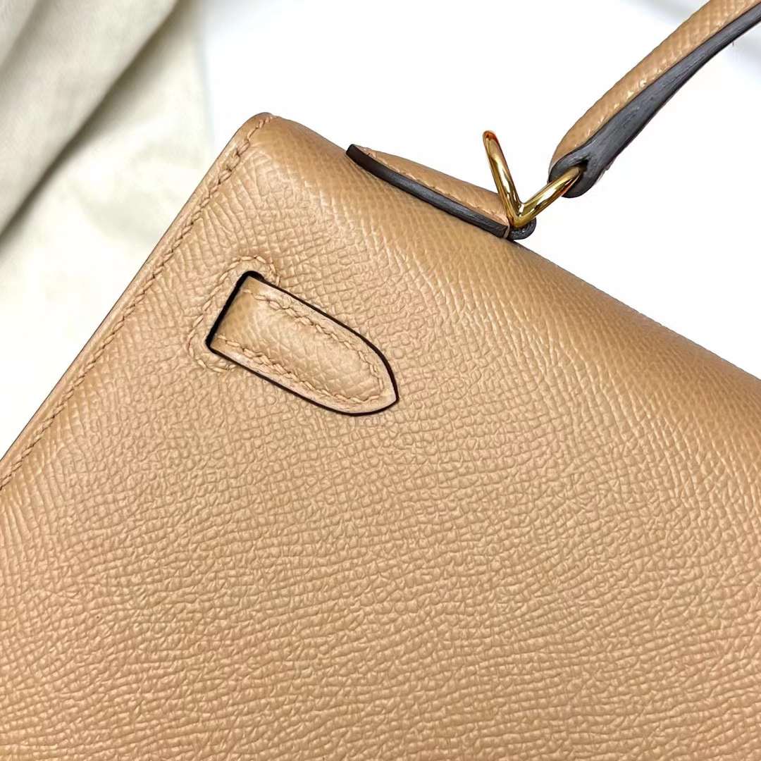 Hermès（爱马仕）Kelly 凯莉包 Epsom 0M 奶茶色 金扣 25cm 全手工蜡线缝制 Ghw