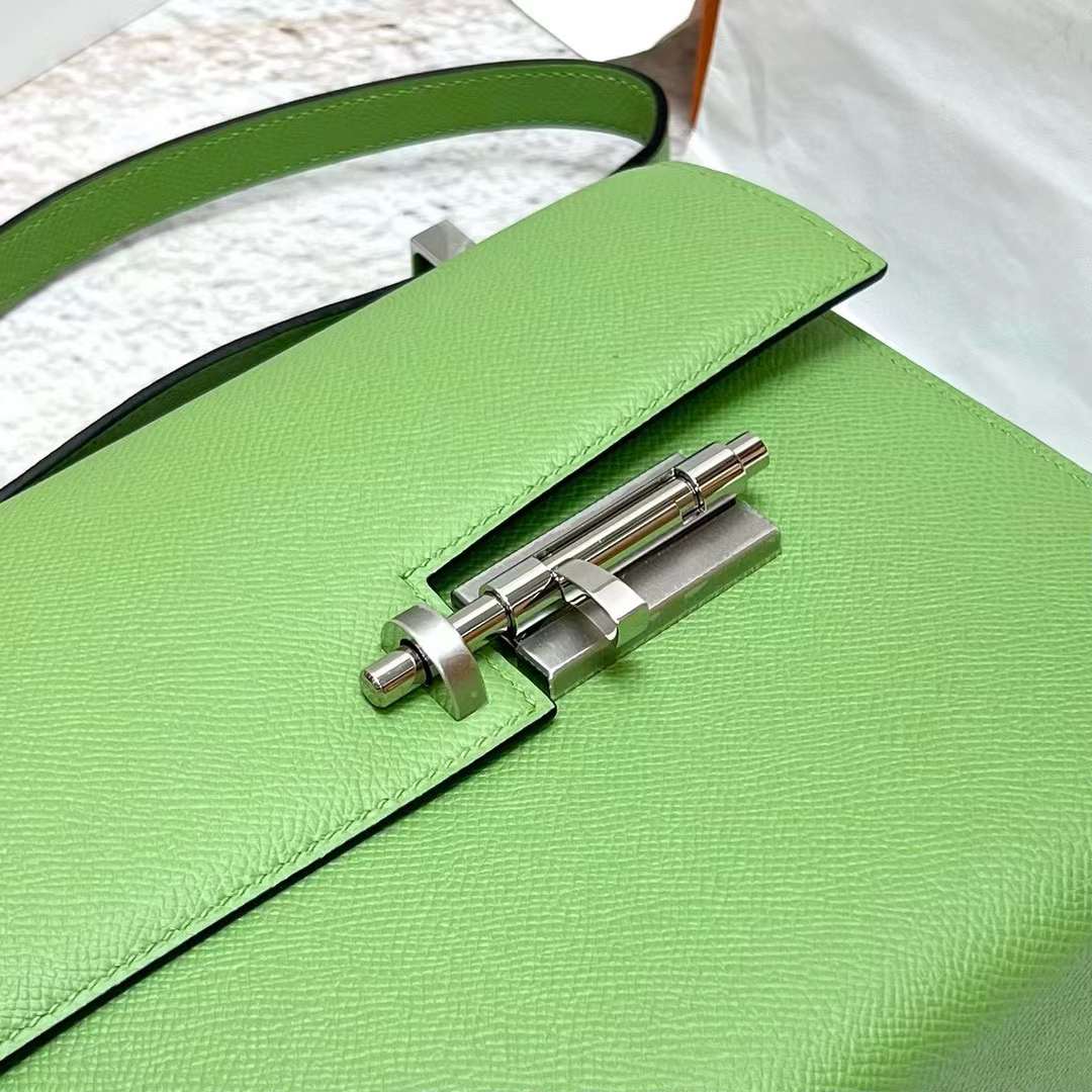 Hermès（爱马仕）Verrou 机枪包 Epsom i3 牛油果绿 内拼 T0 雾蓝色 银扣 21cm 全手工蜡线缝制 Phw