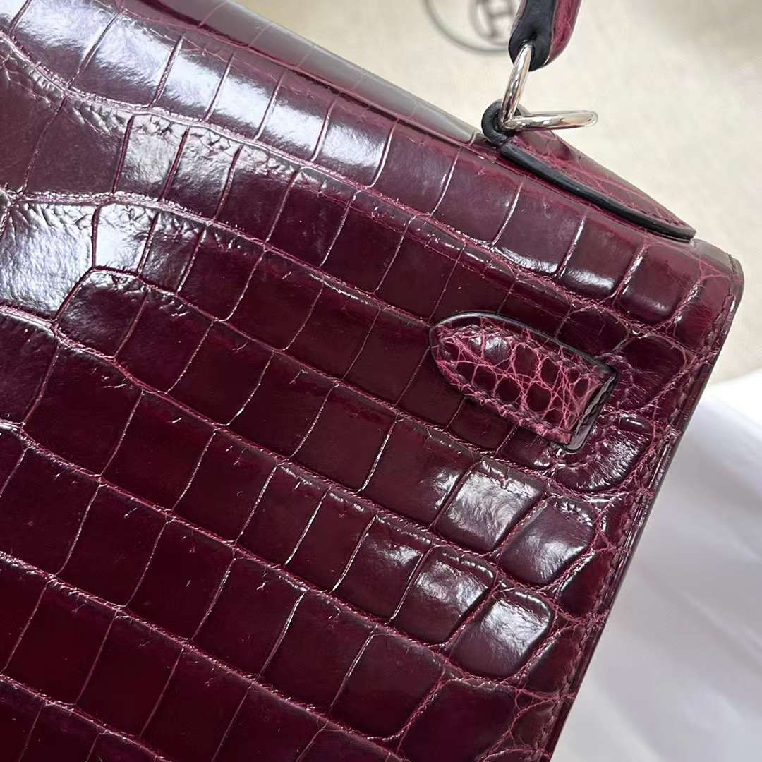 Hermès（爱马仕）Kelly 凯莉包 亮面尼罗鳄鱼皮 Shiny Nilo Crocodile Ck57 波尔多酒红 银扣 28cm 全手工蜡线缝制 Phw