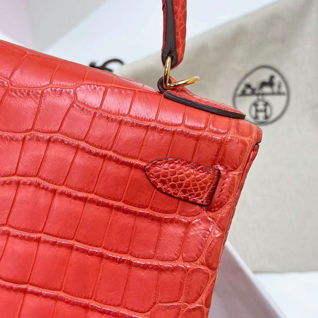 Hermès（爱马仕）Kelly 凯莉包 雾面尼罗鳄鱼 Matte Nilo Crocodile 9T 火焰橙 金扣 28cm 全手工蜡线缝制 Ghw
