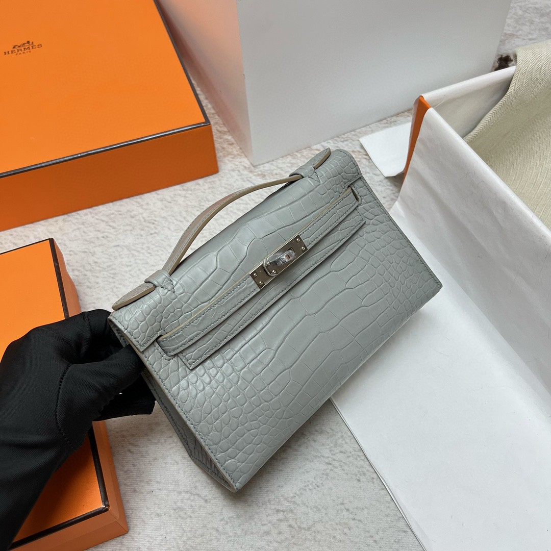 Hermès（爱马仕）Mini pochette Alligator matt 雾面鳄鱼皮 ck80 珍珠灰 gris pearl 银扣 PHW 22cm 手拿包