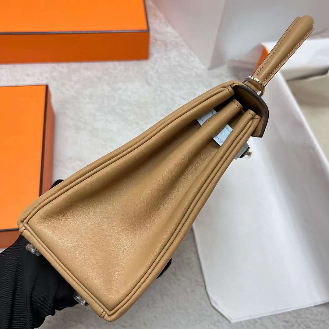 Hermès（爱马仕）Kelly 凯莉包 Colormatic Swift 口袋包 0M 奶茶色 银扣 25cm 全手工蜡线缝制 Phw