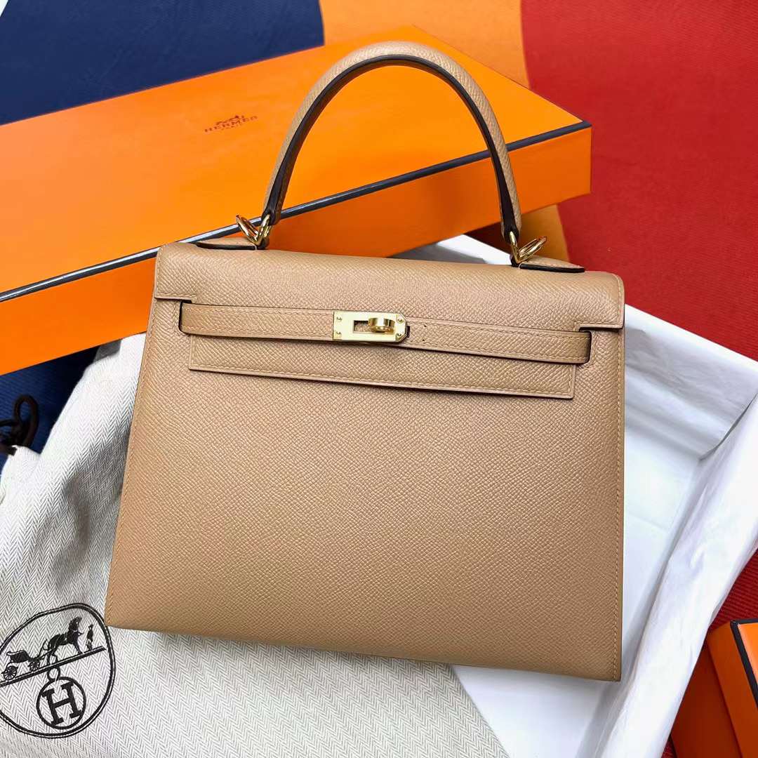 Hermès（爱马仕）Kelly 凯莉包 Epsom 0M 奶茶色 金扣 25cm 全手工蜡线缝制 Ghw