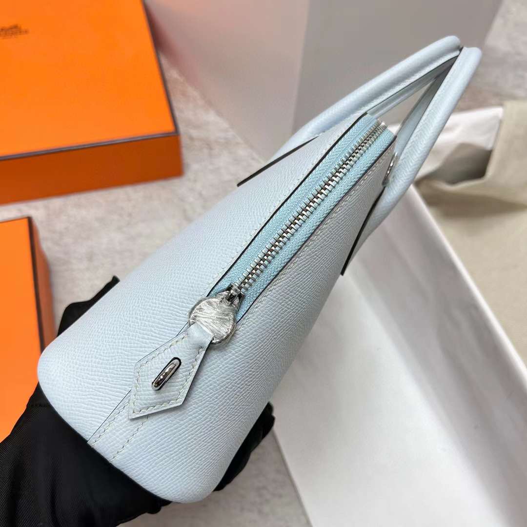 Hermès（爱马仕）Bolide 保龄球包 Epsom T0 雾蓝色 内拼 I2 奶油白 银扣 25cm 全手工蜡线缝制 Phw