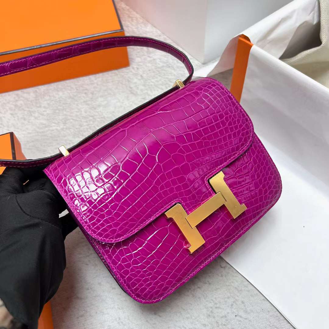 Hermès（爱马仕）Constance 空姐包 亮面美洲鳄鱼 J5 天方夜谭粉紫 金扣 19cm 全手工蜡线缝制 Ghw