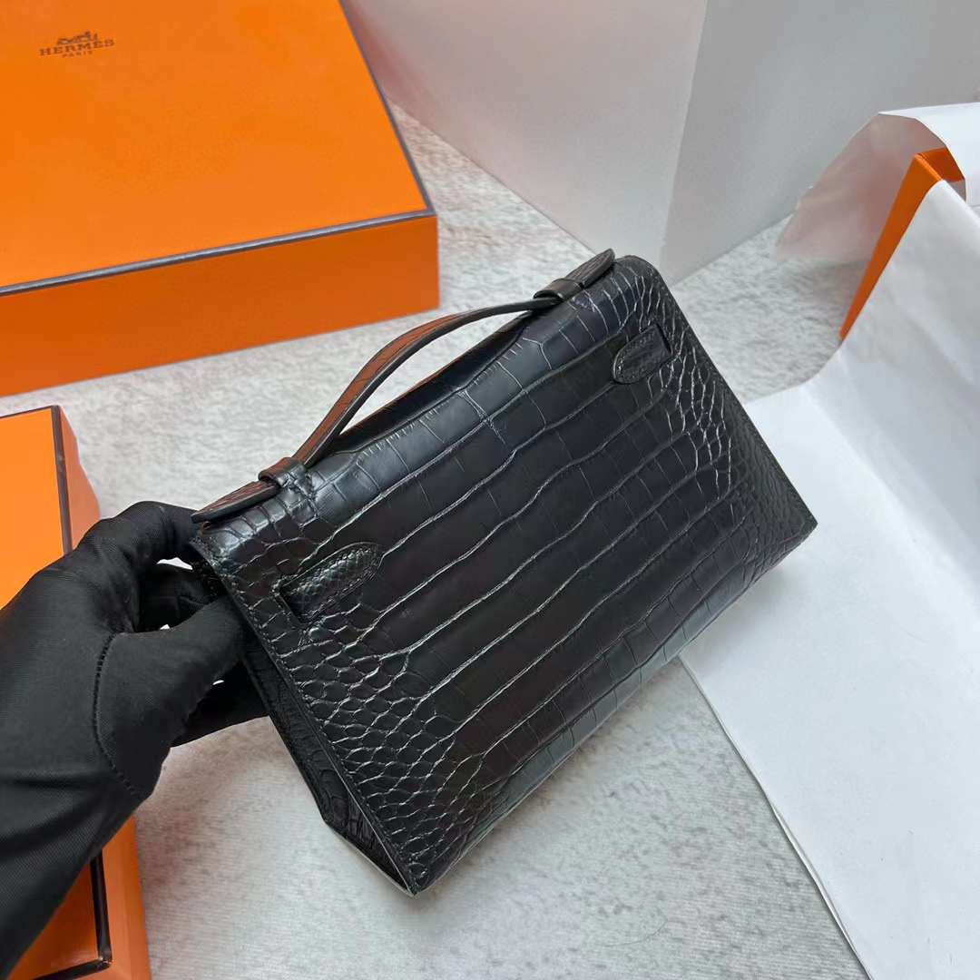 Hermès（爱马仕）Mini Kelly Pochette 雾面美洲鳄鱼 Ck89 黑色 银扣 22cm 全手工蜡线缝制 Phw