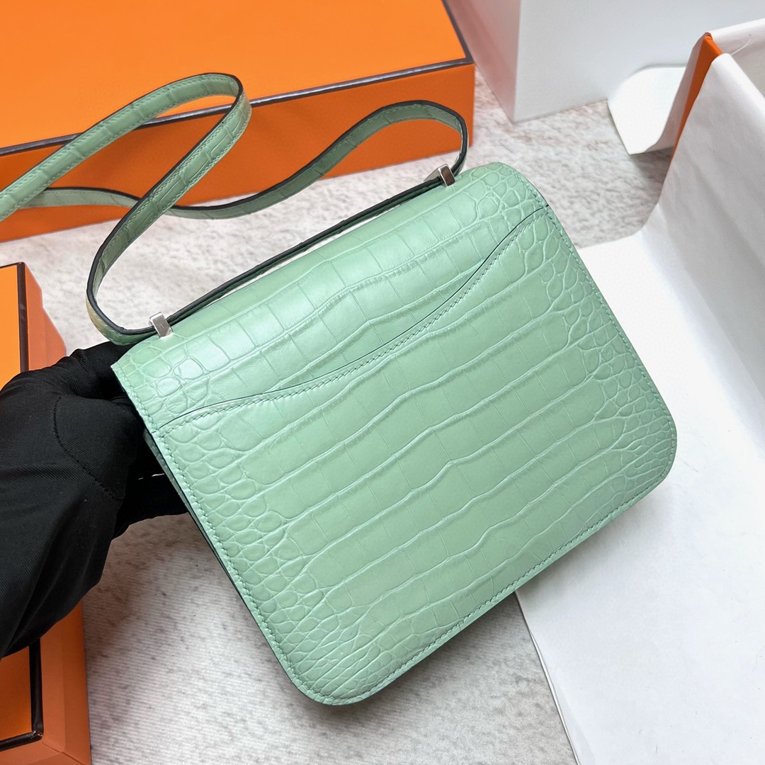 Hermès（爱马仕）Constance 空姐包 Alligator matt 雾面鳄鱼皮 6U 薄荷绿 银扣 PHW 18cm 顶级手缝