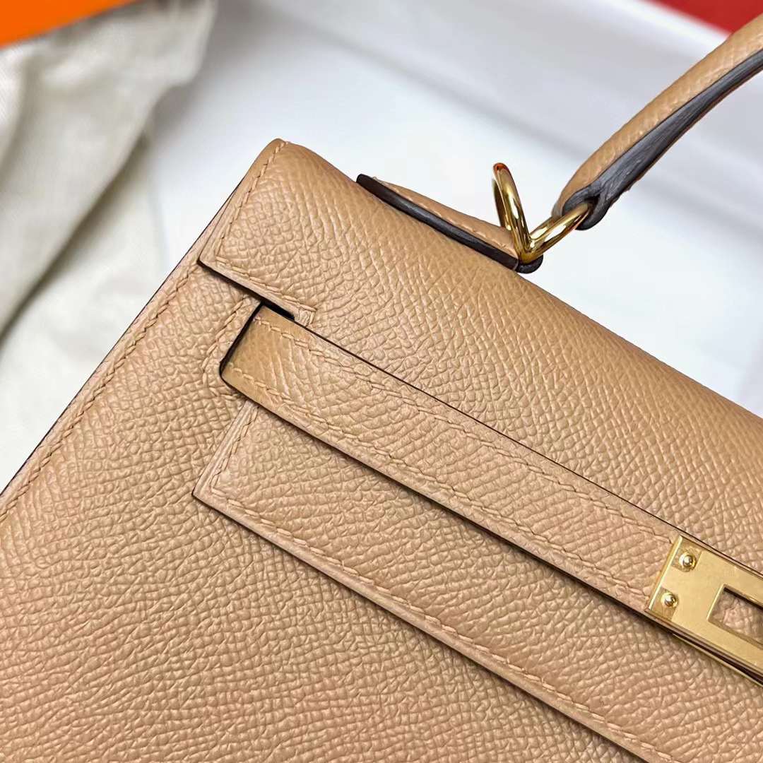 Hermès（爱马仕）Kelly 凯莉包 Epsom 0M 奶茶色 金扣 25cm 全手工蜡线缝制 Ghw