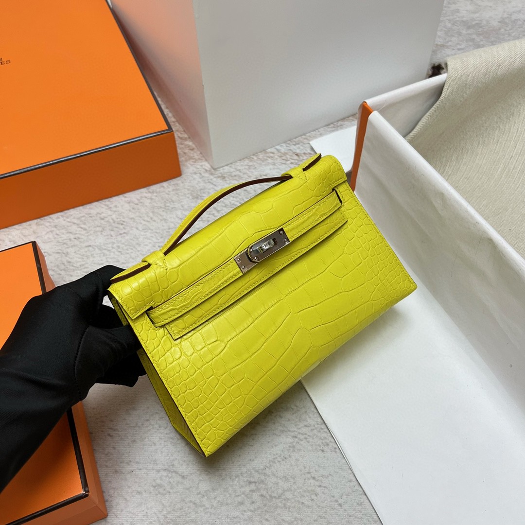 Hermès（爱马仕）Mini pochette Alligator matt 雾面鳄鱼皮 柠檬黄 银扣 PHW 22cm 手拿包