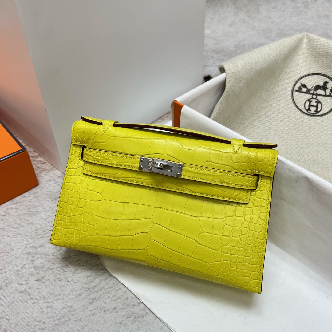 Hermès（爱马仕）Mini pochette Alligator matt 雾面鳄鱼皮 柠檬黄 银扣 PHW 22cm 手拿包