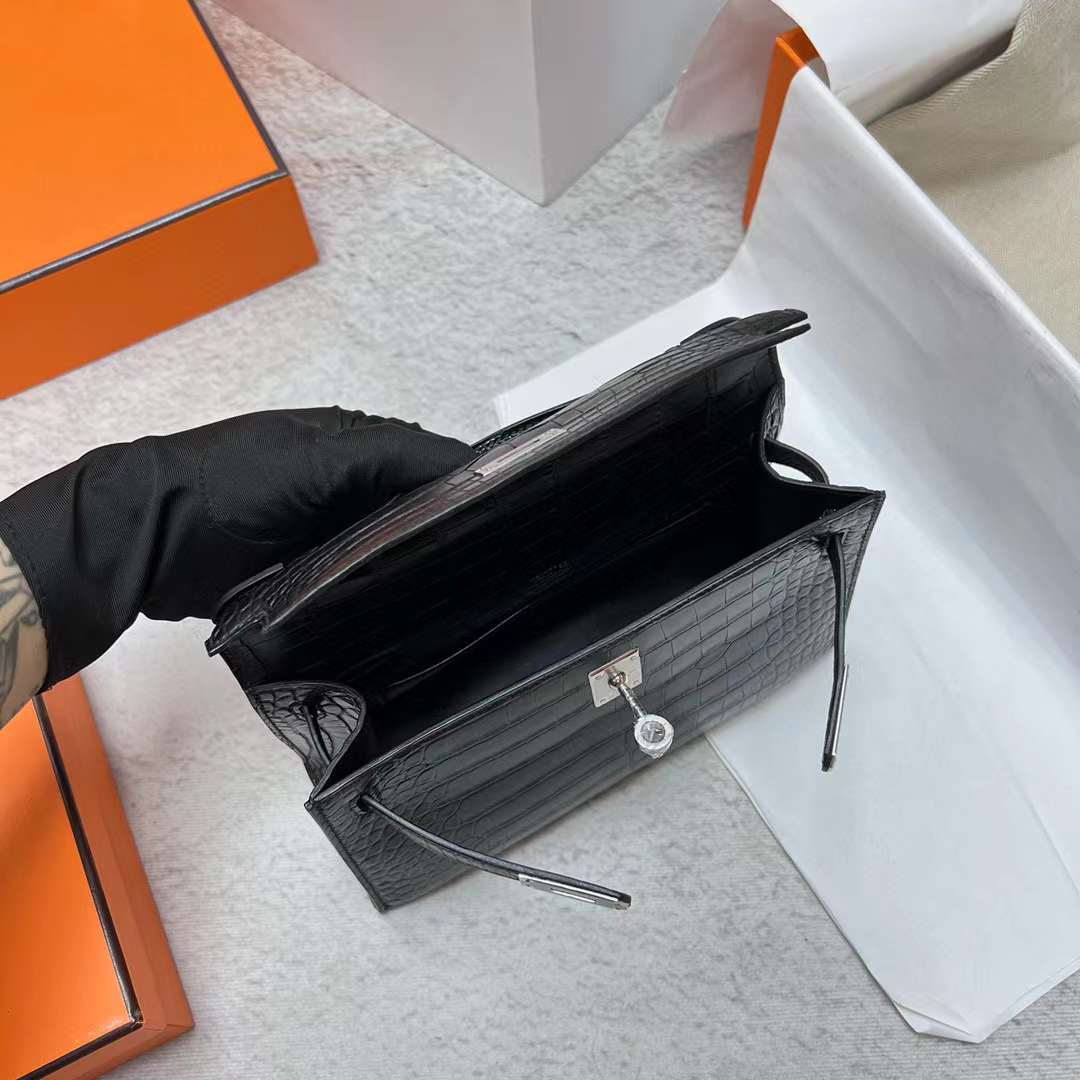 Hermès（爱马仕）Mini Kelly Pochette 雾面美洲鳄鱼 Ck89 黑色 银扣 22cm 全手工蜡线缝制 Phw