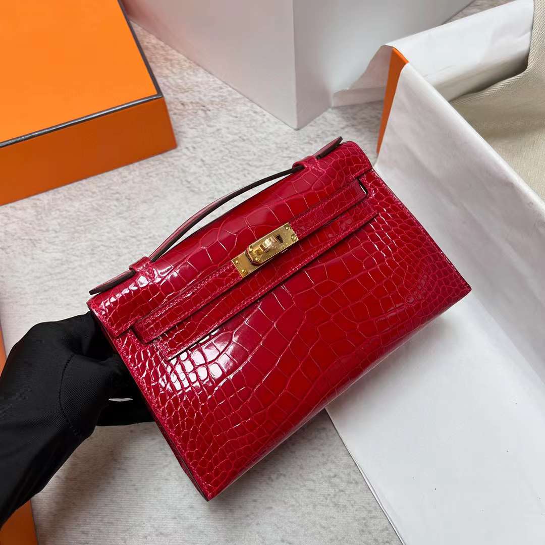 Hermès（爱马仕）Mini Kelly Pochette 亮面美洲鳄鱼皮 Ck95 法拉利红 金扣 22cm 全手工蜡线缝制 Ghw