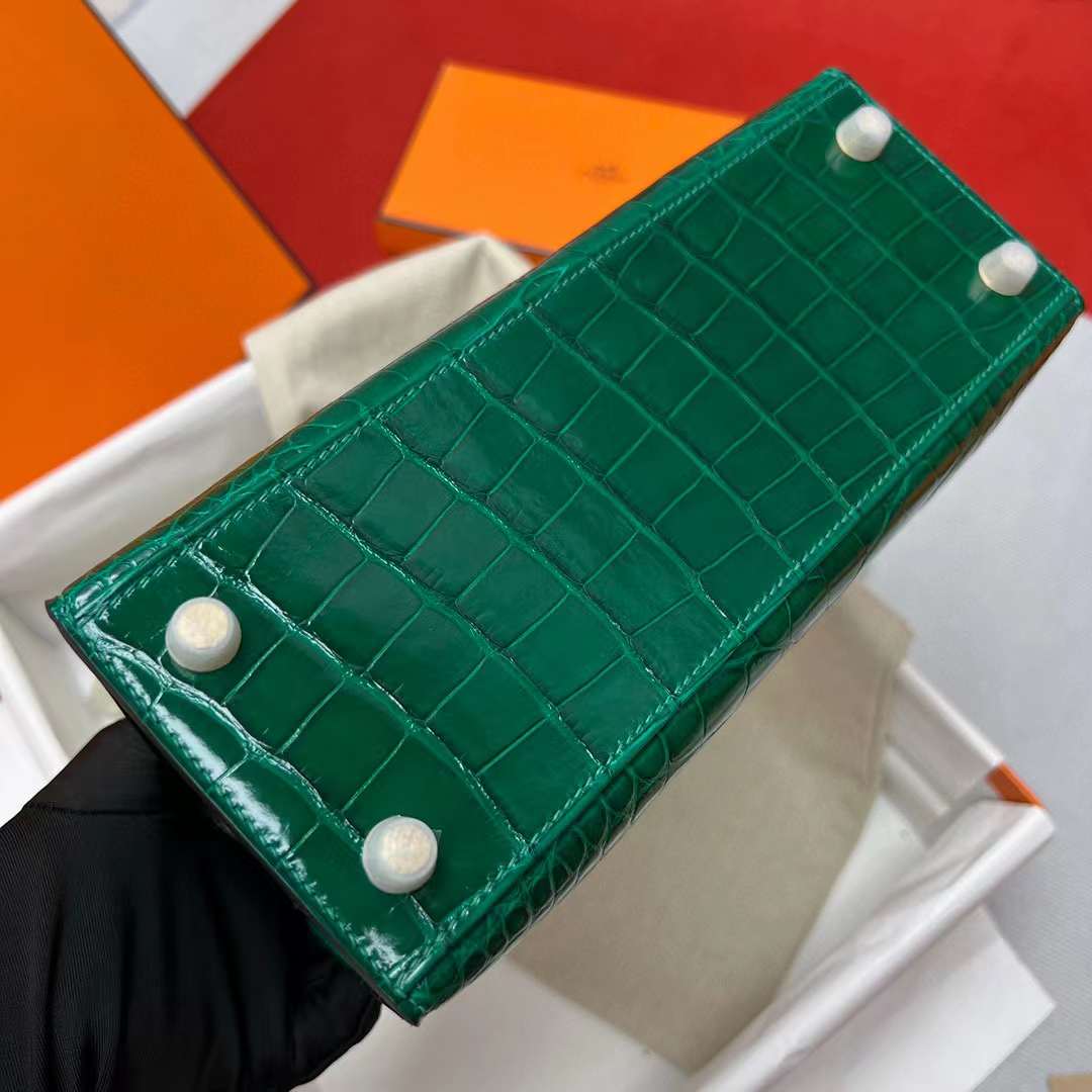 Hermès（爱马仕）Kelly 凯莉包 亮面美洲鳄鱼皮 Shiny Alligator Crocodile 6Q 翡翠绿 金扣 25cm 全手工蜡线缝制 Ghw