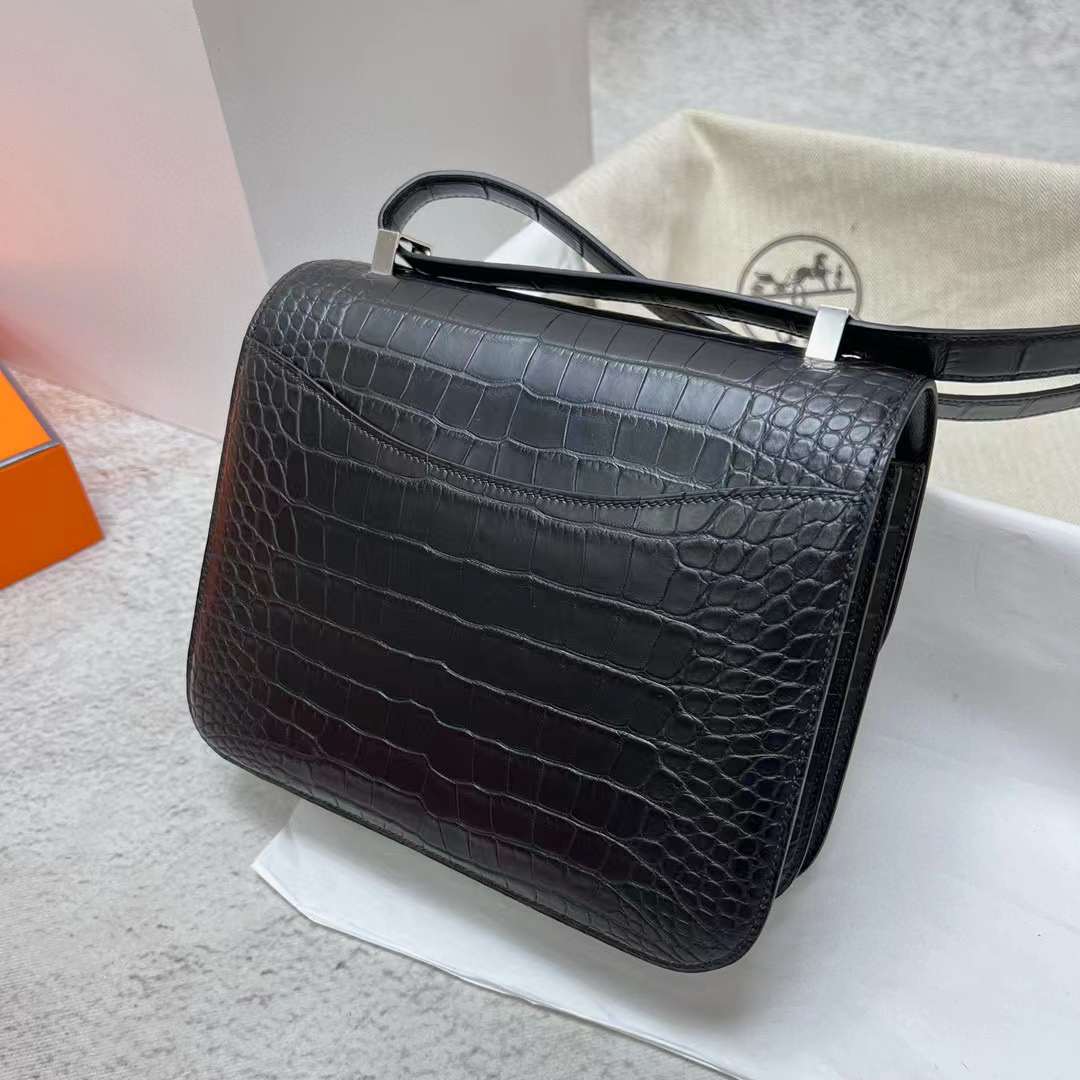 Hermès（爱马仕）Constance 空姐包 雾面美洲鳄鱼皮 Matte Alligator Crocodile Ck89 黑色 银扣 24cm 全手工蜡线缝制 Phw