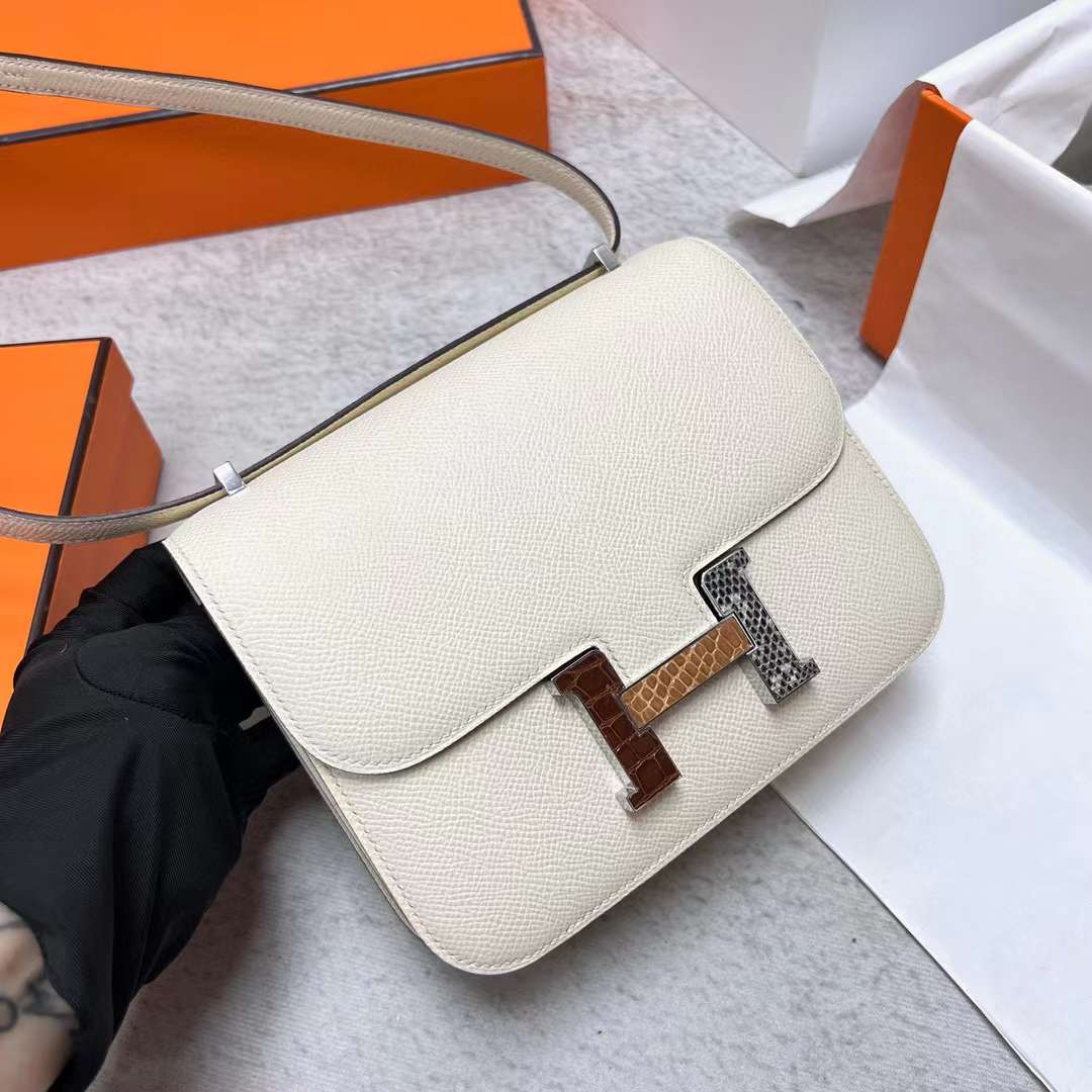 Hermès（爱马仕）Constance 空姐包 Epsom I2 奶油白 鳄鱼+蜥蜴扣 19cm 全手工蜡线缝制 Phw