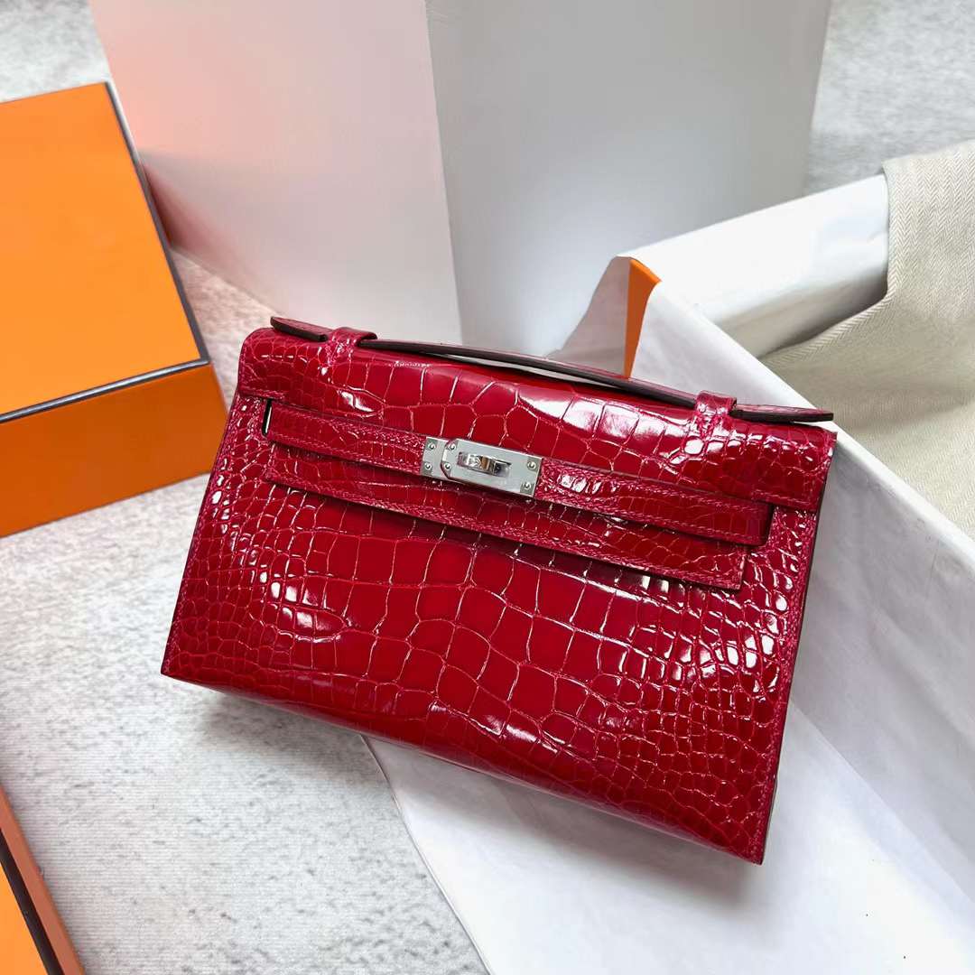 Hermès（爱马仕）Mini Kelly Pochette 亮面美洲鳄鱼皮 Ck95 法拉利红 银扣 22cm 全手工蜡线缝制 Phw