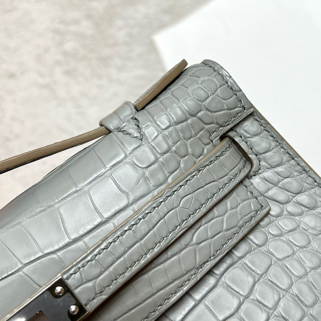 Hermès（爱马仕）Mini pochette Alligator matt 雾面鳄鱼皮 ck80 珍珠灰 gris pearl 银扣 PHW 22cm 手拿包